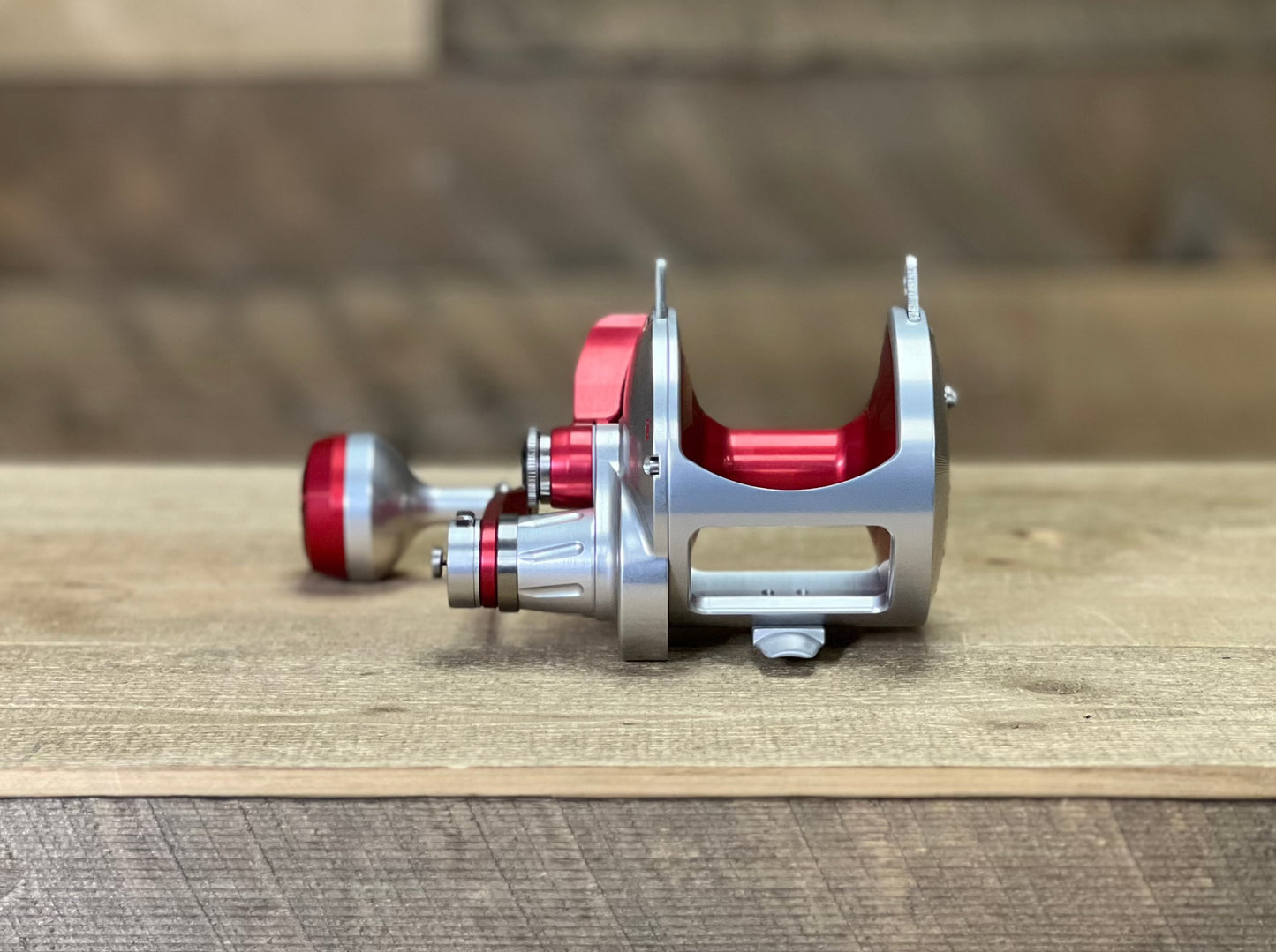 Silver/Red Valiant 800 2-Speed