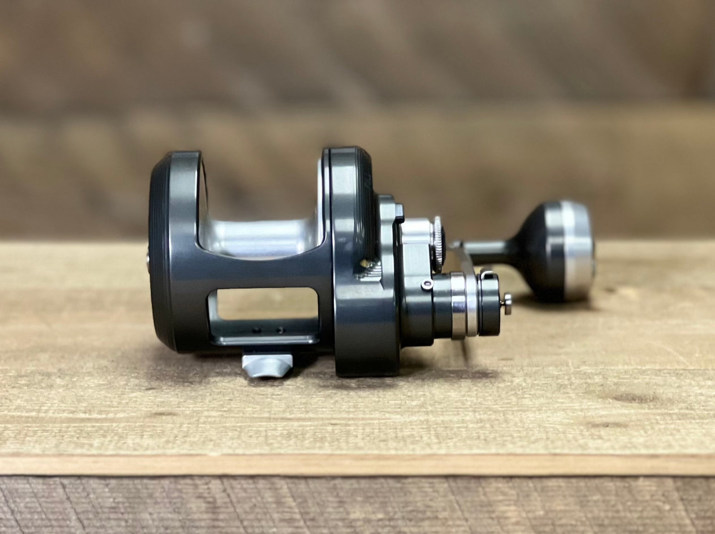 Gun Metal/Silver Dauntless 600L Lefty 2-Speed
