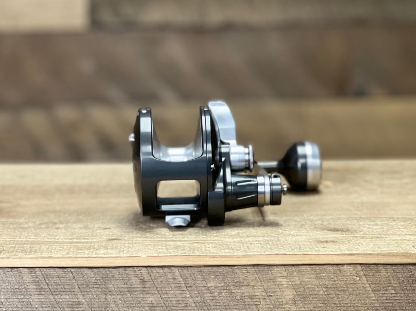 Gun Metal/Silver Valiant 800N Lefty 2-Speed